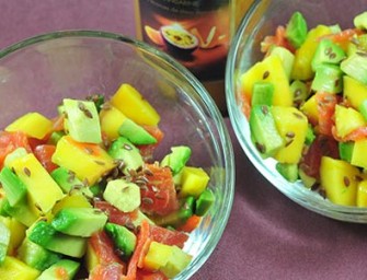 Salade fruitée-salée, espadon fumée, avocat et mangue