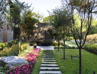 Une allée dans un jardin pour qu&rsquo;il soit parfait