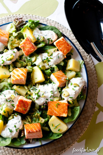 Une salade au saumon, parfaite pour le déjeuner