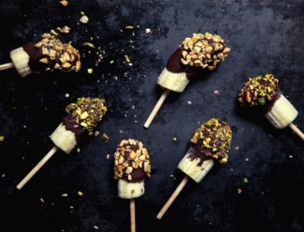 Brochettes de bananes glacées au chocolat