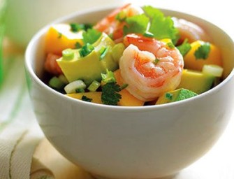 Salade de mangue, crevettes, avocat et basilic