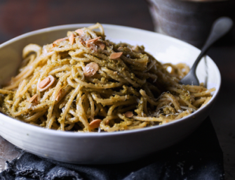 Spaghettis au pesto d’amandes grillées