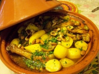 Le ragoût de poulet aux olives et pommes de terre au safran