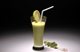 Cocktail détox : brocoli, concombre et citron vert
