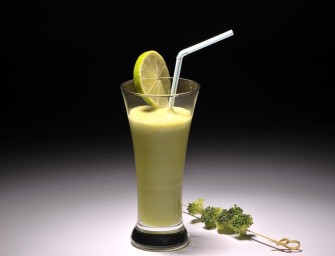 Cocktail détox : brocoli, concombre et citron vert