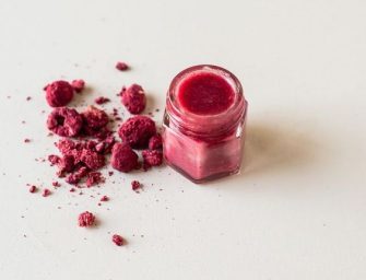 Un baume à lèvres miel framboise à réaliser soi-même