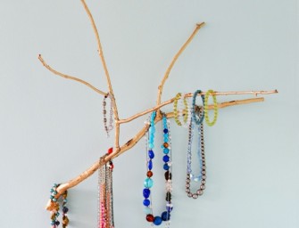 Porte-bijoux branche DIY : élégant et facile à faire