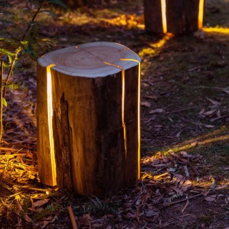Des lampes naturelles en bois craquelé