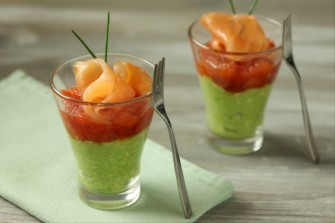 Verrine d’avocat, marmelade de pamplemousse au gingembre et saumon fumé