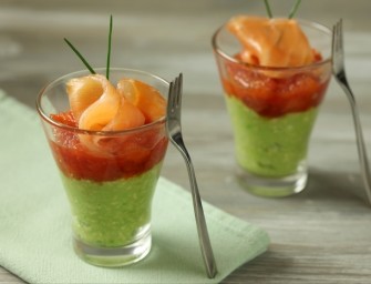 Verrine d&rsquo;avocat, marmelade de pamplemousse au gingembre et saumon fumé