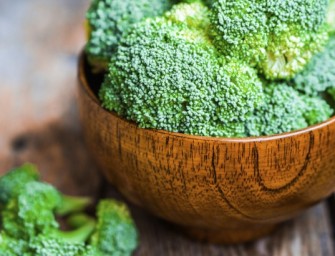 Poêlée de brocolis aux amandes et graines germées