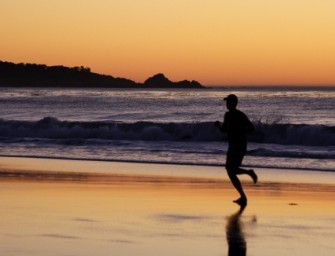 Courir sur la plage améliore votre humeur et votre tonus