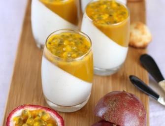 Panna cotta vanillée, coulis de mangue et passion