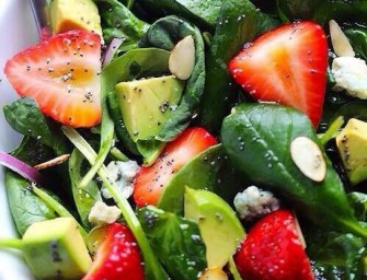Salade de fraises et d&rsquo;avocat