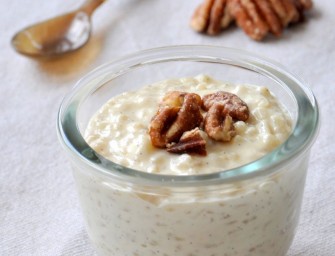 Riz au lait et noix de pécan légèrement caramélisées