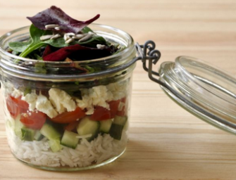 Salade en bocal pour déjeuner au boulot