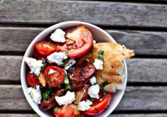 Salade de tomates rôties et chorizo
