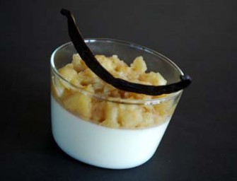 Panna cotta, compotée de pommes à la vanille