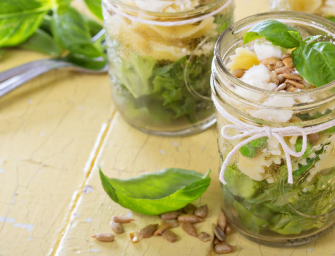 Salade jar : Farfalles, petits pois et feta