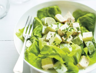 Salade verte aux pommes et poulet au cari