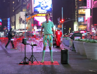 Stromae interprète « Papaoutai » dans les rues de New-York
