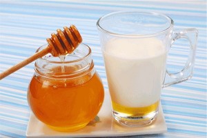 what-will-happen-if-you-drink-a-glass-of-milk-and-honey-daily