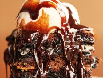 Brownie à la pâte de cookie, au chocolat et biscuit Oreo