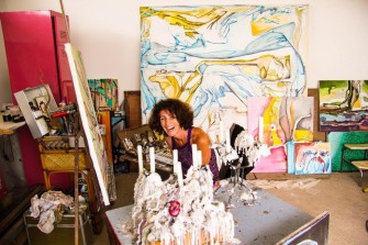 Patricia Bonnet dévoile ses toiles au Yacht-club de Arue