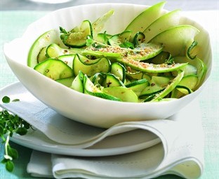 Salade de courgettes, pommes et coco râpé