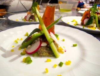 Caviar d&rsquo;aubergines sur feuille de brique croquante