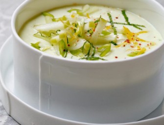 Gaspacho de concombre, avocat, gingembre et menthe au yaourt bulgare