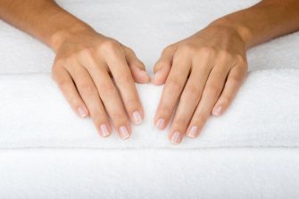 Ongles mous et cassants : 3 recettes pour retrouver des ongles en bonne santé