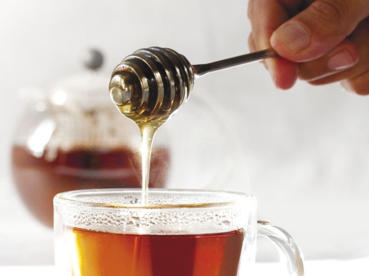 Pourquoi est-il bon de boire de l’eau au miel ?