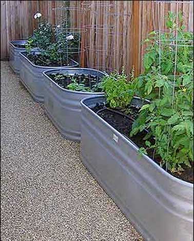 aligner-des-bacs-en-zinc-pour-creer-un-jardin-potager