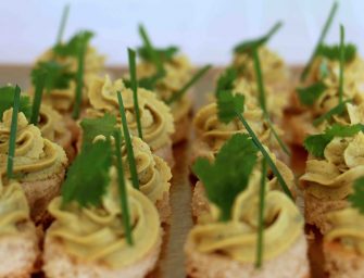 Rillettes de thon rouge au curry sur toast de pain coco