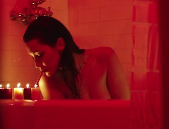 « In bed with Bella Hadid », réalisé par Tyler Ford