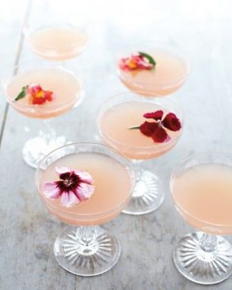 Cocktail au litchi, gingembre et champagne