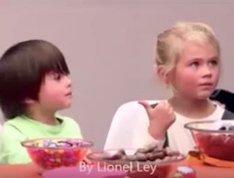 Des enfants piégés par une alarme à chocolat