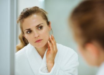 Comment appliquer nos soins du visage et notre maquillage dans le bon ordre ?