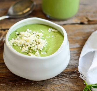 Gaspacho vert au yaourt et au basilic
