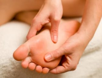 Comment faire un auto-massage des pieds pour se détendre ?