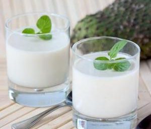 Cocktail corossol, rhum, canelle