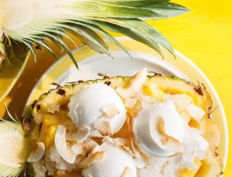 Ananas farci à la glace vanille et granita au citron