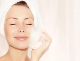 Les bons gestes selon votre âge pour avoir un visage éclatant