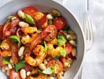 Salade de haricots blancs et de crevettes grillées