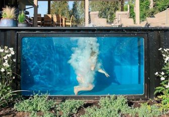 Une piscine faite à partir d’un container