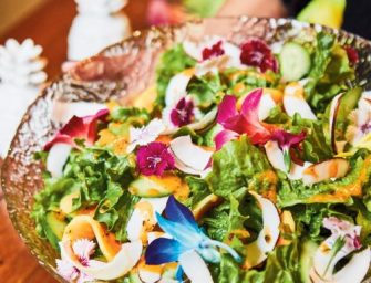 Salade verte au coco et sa vinaigrette à la papaye