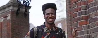 Université de Harvard, un étudiant américain rend sa thèse sous forme d’un album de rap