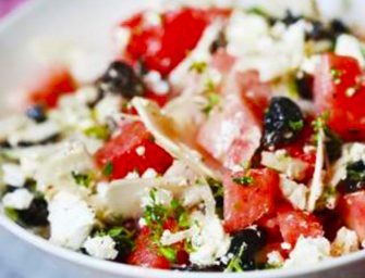 Pastèque, olives et feta en salade