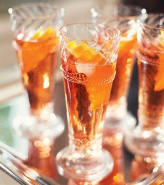 Cocktail au Martini blanc, à l’orange et à la cannelle